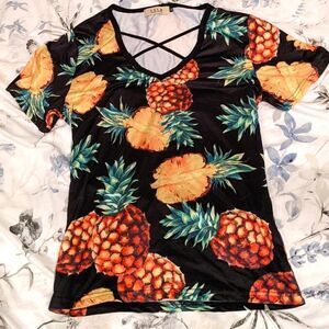 V-Neck crisscross Pineapple Shirt sz M